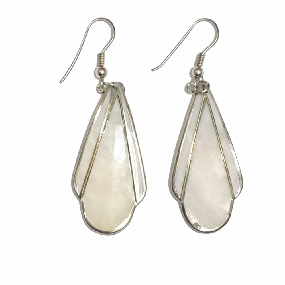 Silver Tone Teardrop Shell Dangle Earrings – Iridescent Mother of Pearl Look